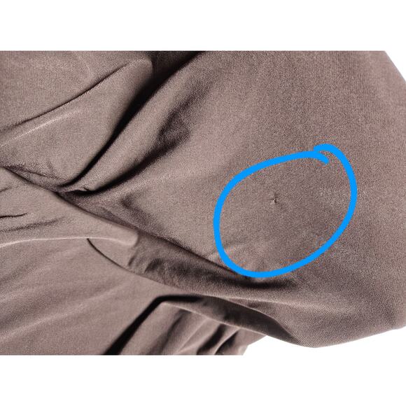 Torrid V Neck Size 1 Dark Red Quarter Sleeve Shirred Top 3/4 blouson sleeves - Picture 7 of 7